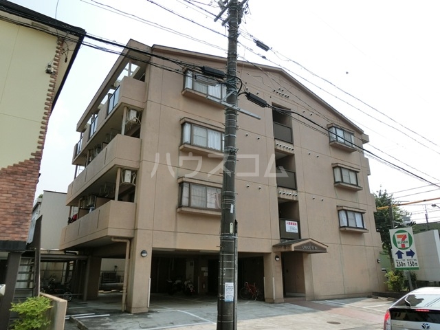 16/23 エントランス