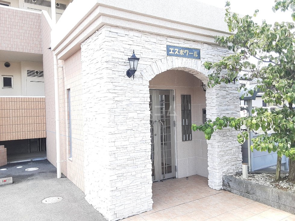 28/30 エントランス