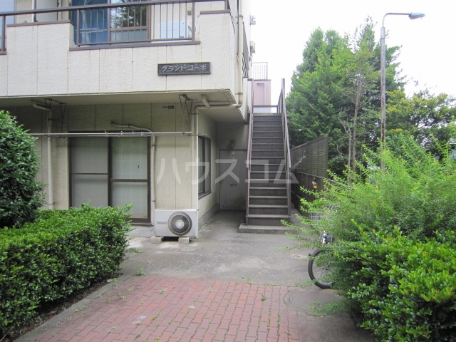 20/23 エントランス