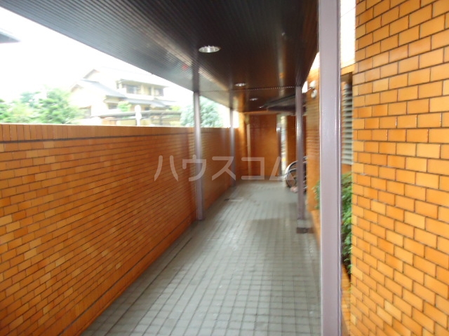 18/25 エントランス