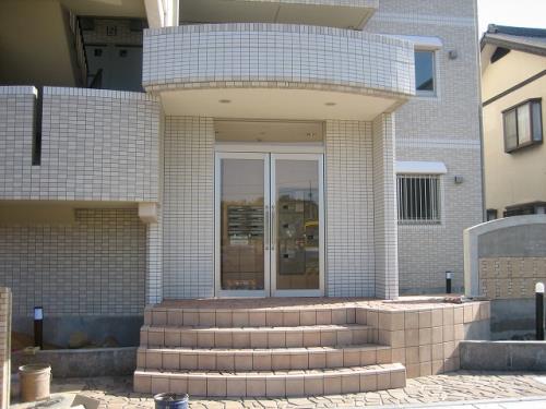 18/29 エントランス