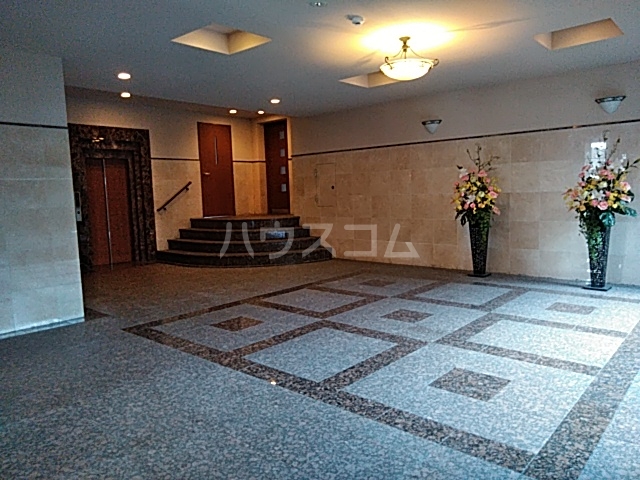 16/25 エントランス