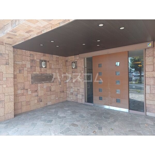 18/28 エントランス