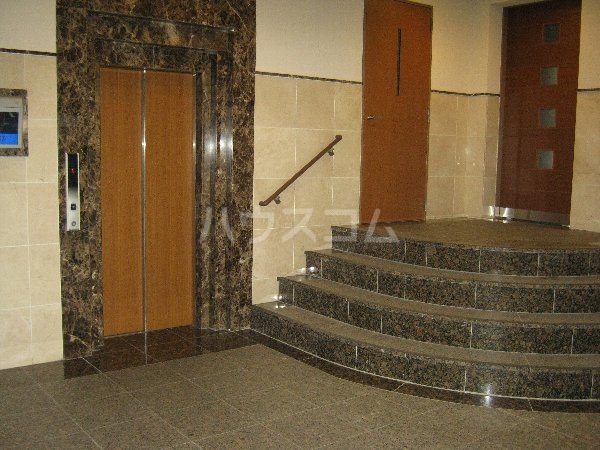 22/30 エントランス