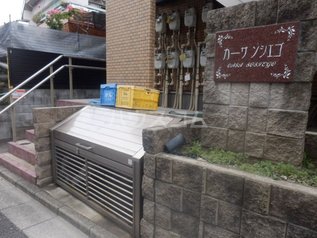 22/28 エントランス