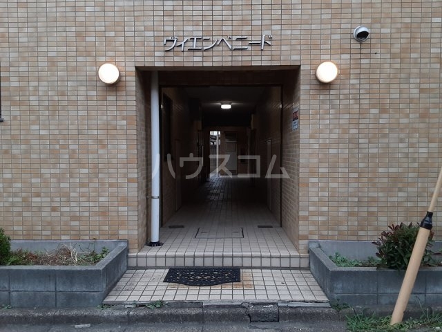 24/30 エントランス