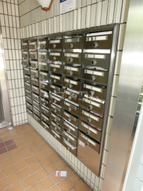 21/27 エントランス