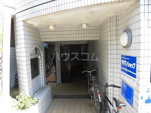 19/27 エントランス