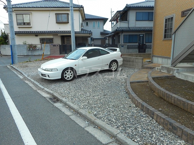 22/28 駐車場