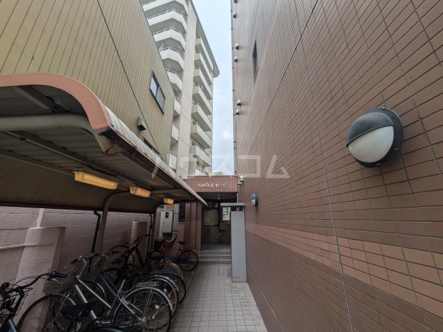 21/25 エントランス