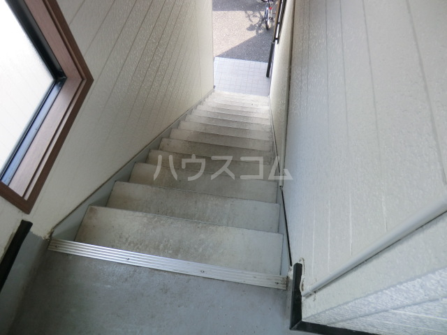 27/30 エントランス