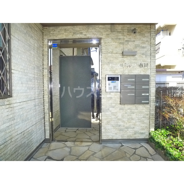 17/26 エントランス