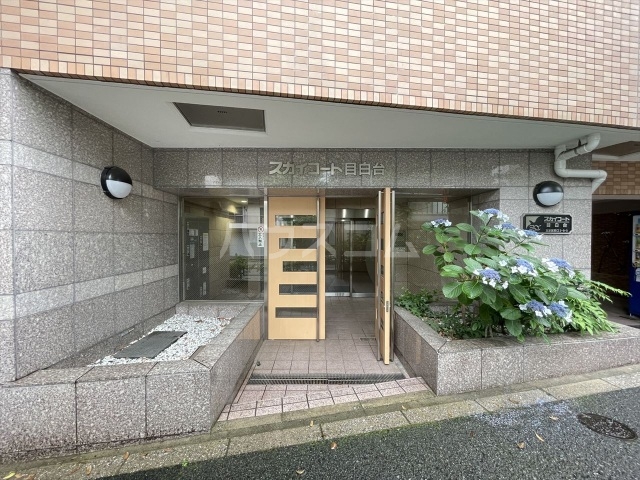 25/28 エントランス