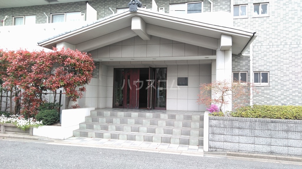 28/30 エントランス