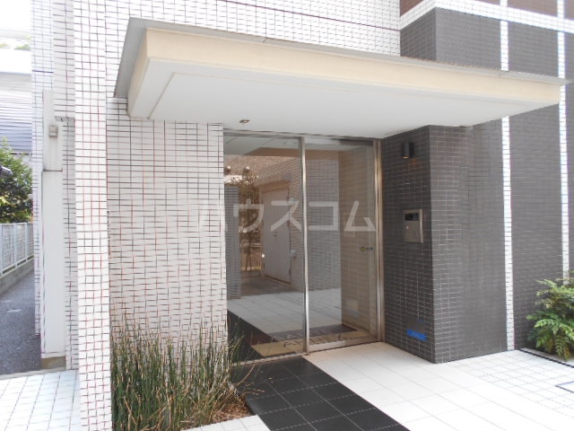 18/19 エントランス