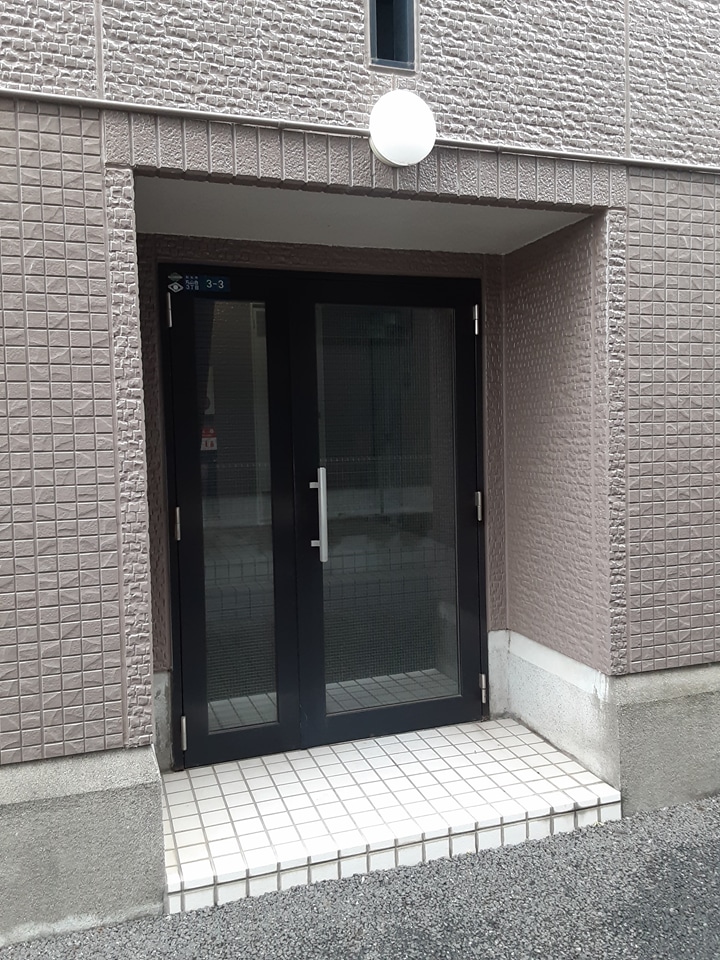 21/30 エントランス