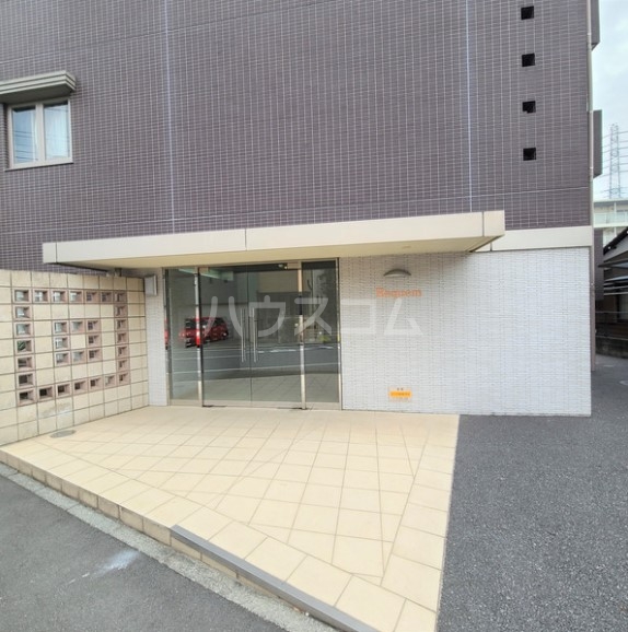 5/5 エントランス