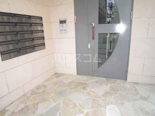 21/23 エントランス