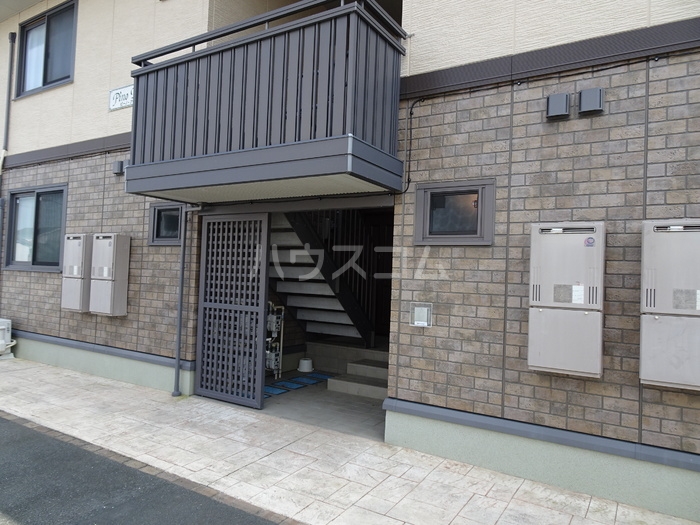 23/30 エントランス