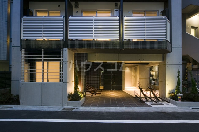 25/30 エントランス