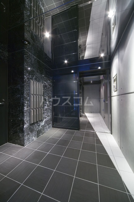 15/23 エントランス