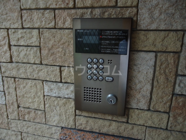 18/25 エントランス