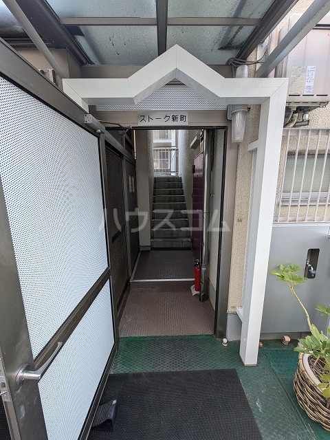 18/25 エントランス