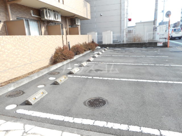 22/27 駐車場