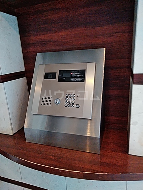 20/27 エントランス