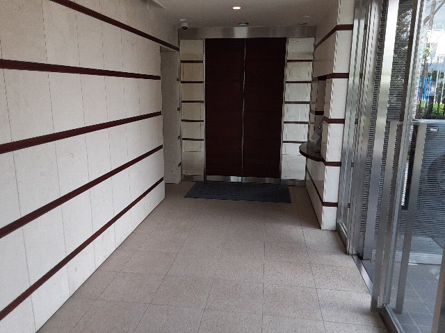 23/30 エントランス