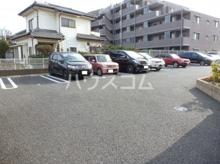 22/28 駐車場