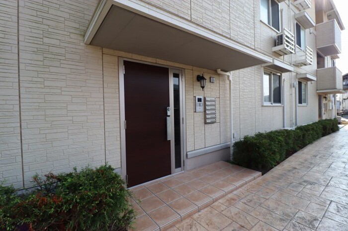 16/27 エントランス