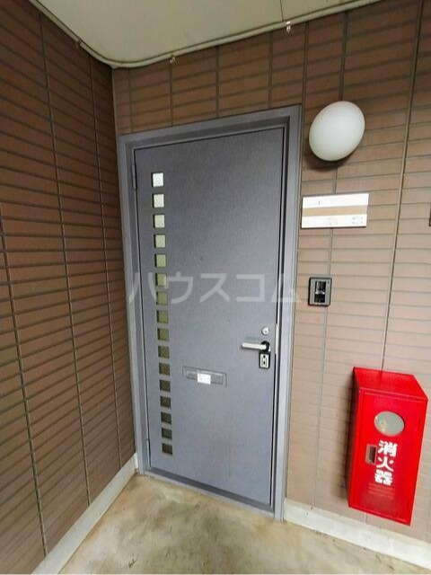 25/30 エントランス