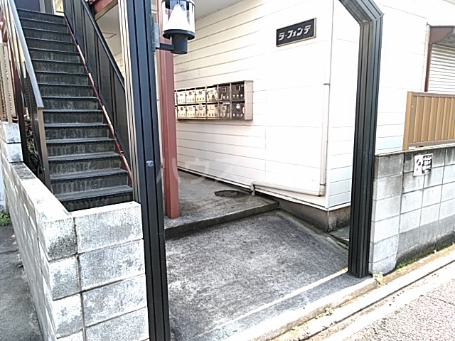 21/30 エントランス