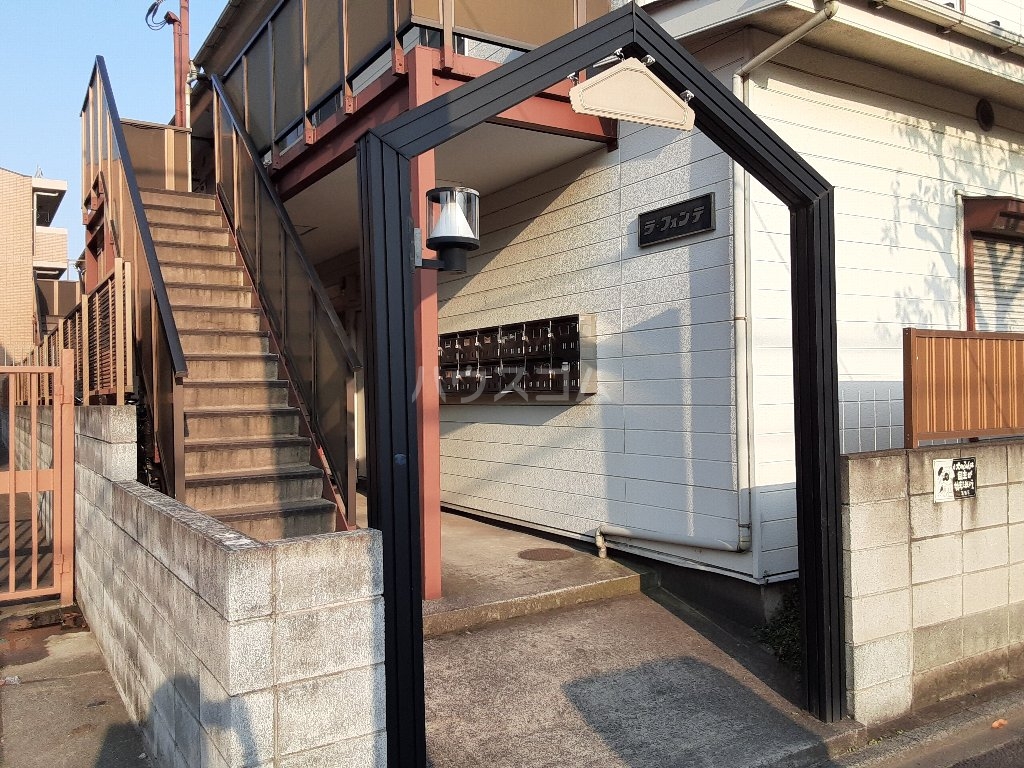 25/30 エントランス