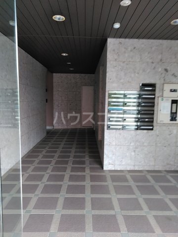 22/28 エントランス