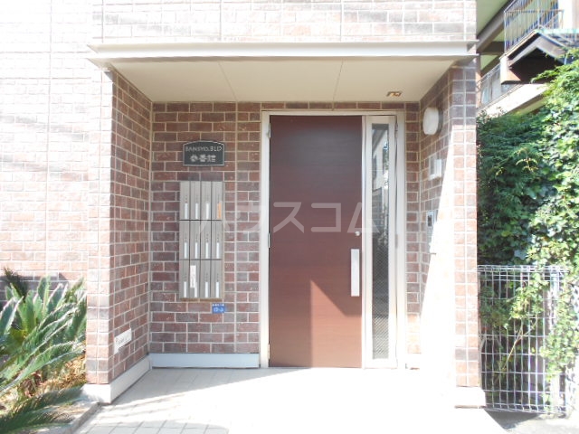 15/23 エントランス