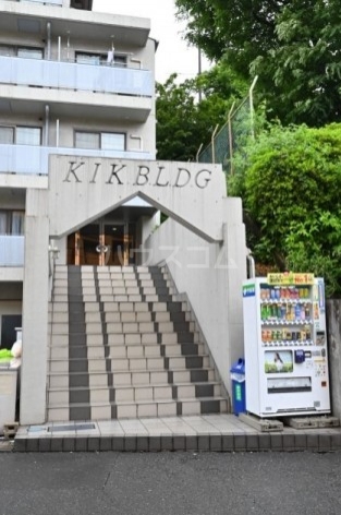 18/19 エントランス