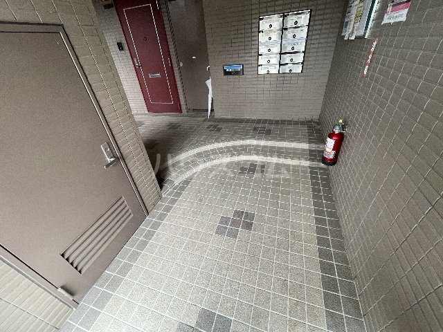 24/30 エントランス