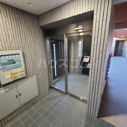 16/25 エントランス