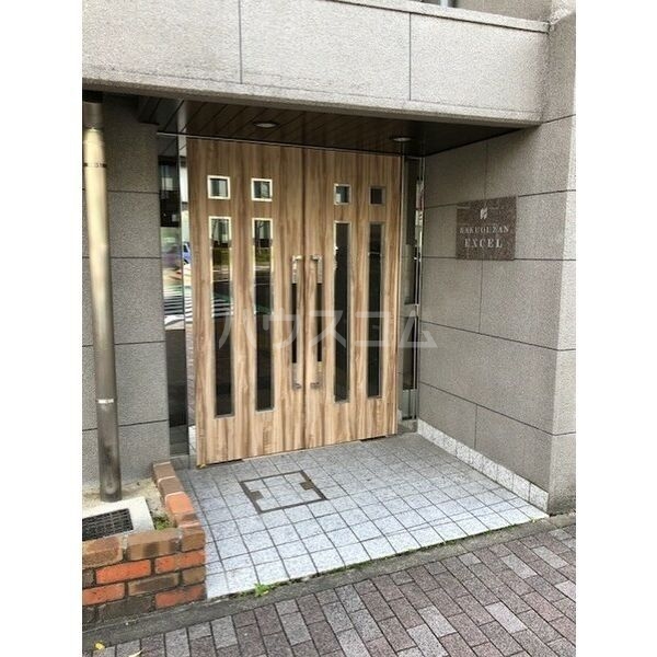 16/23 エントランス