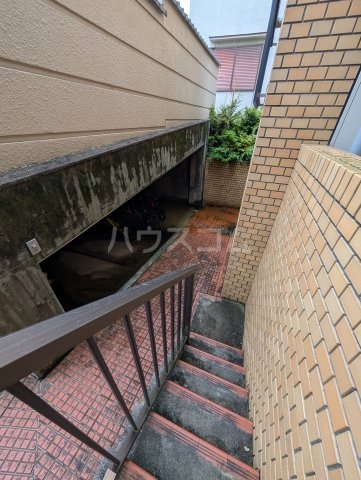 28/30 エントランス