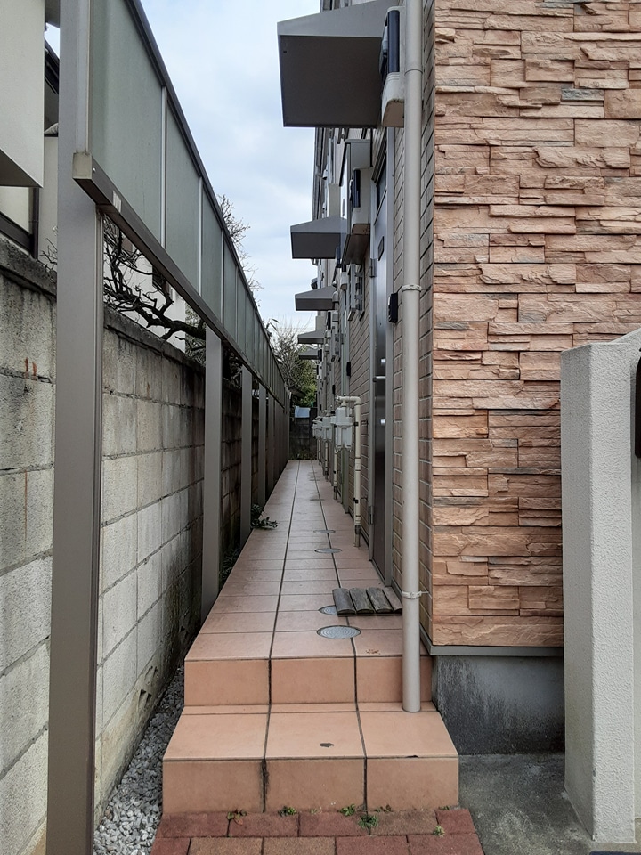 24/25 エントランス