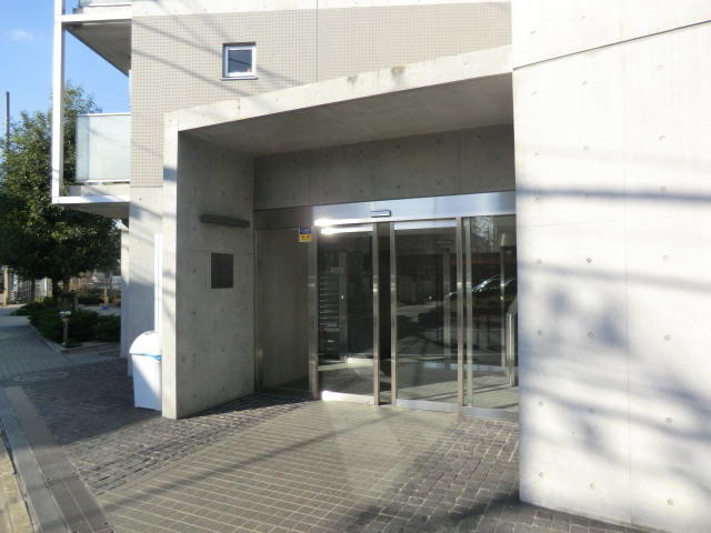 22/30 エントランス