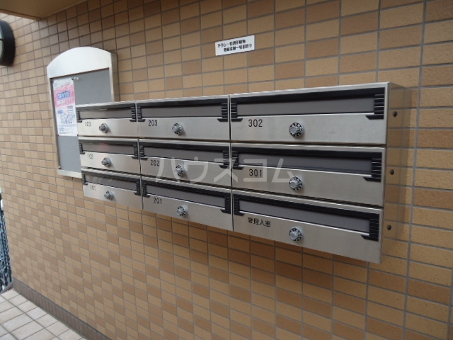 26/27 エントランス