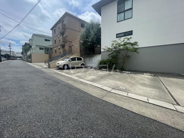27/28 駐車場