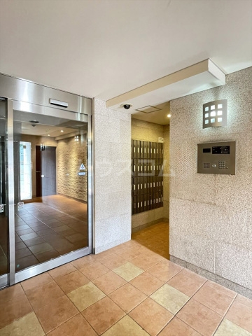 26/27 エントランス