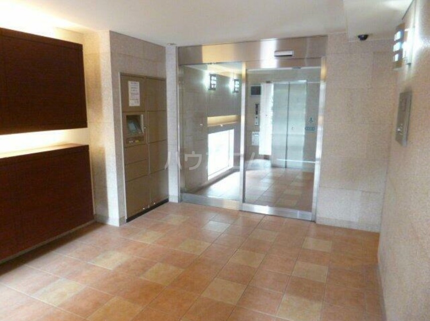 18/19 エントランス