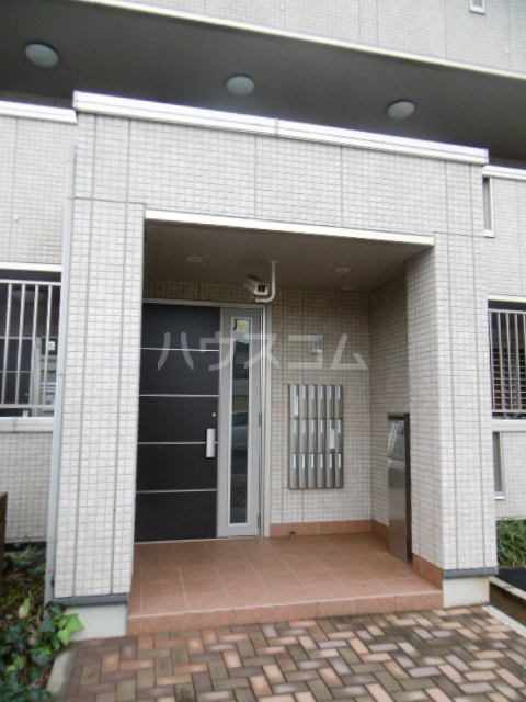 23/30 エントランス