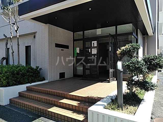 18/26 エントランス